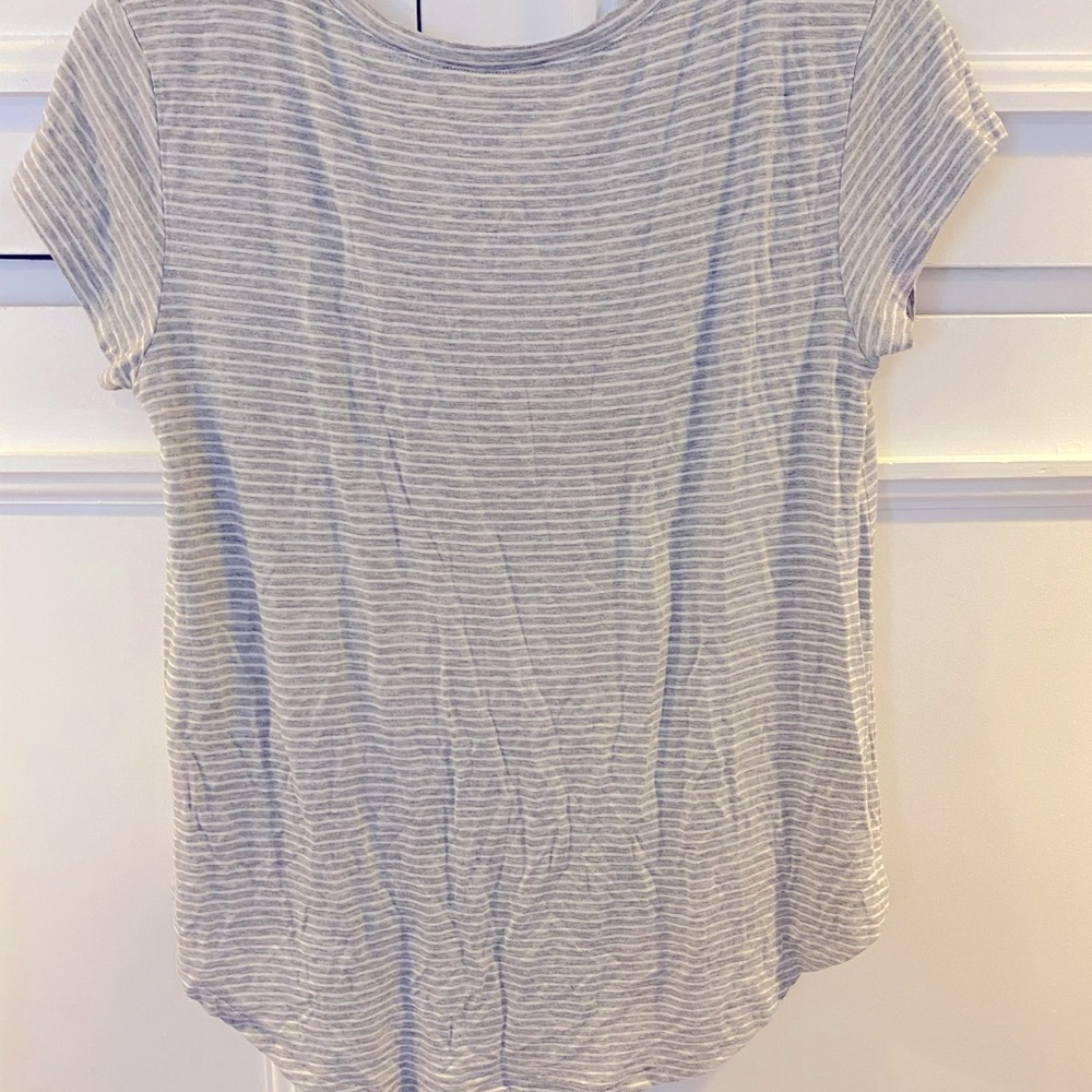 American eagle V-neck soft and sexy t-shirt! - Picture 2 of 3